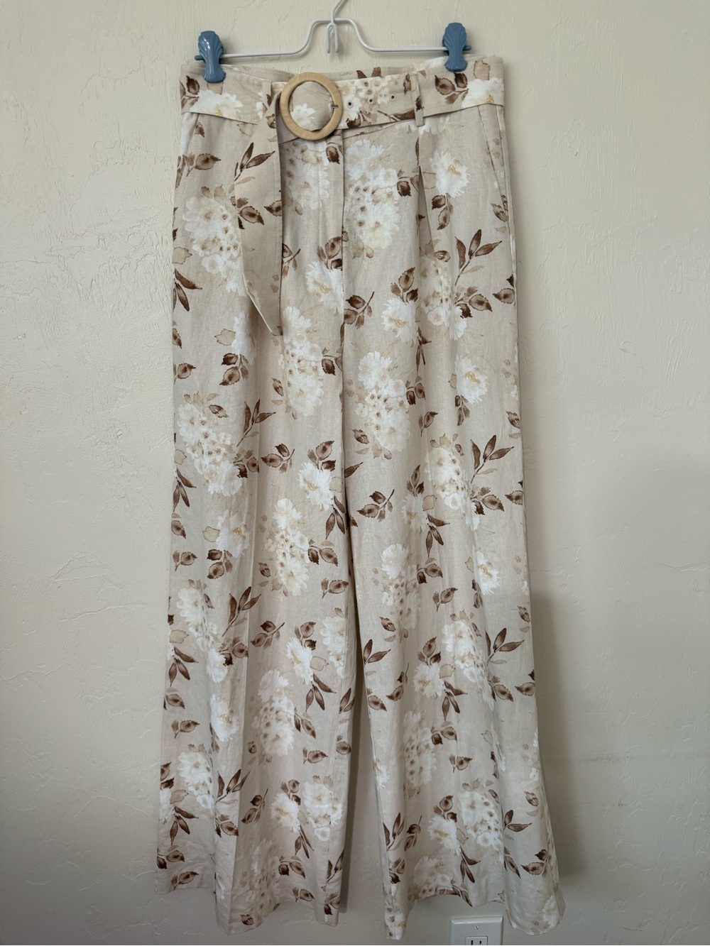 House of Harlow 1960 Wide Leg Beige Floral Trousers linen blend, belted Size 4